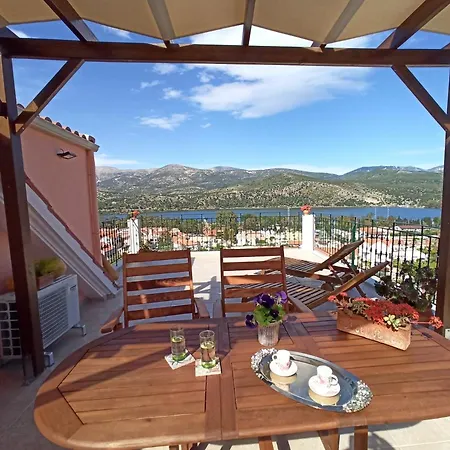 Nefeli Seaview شقة