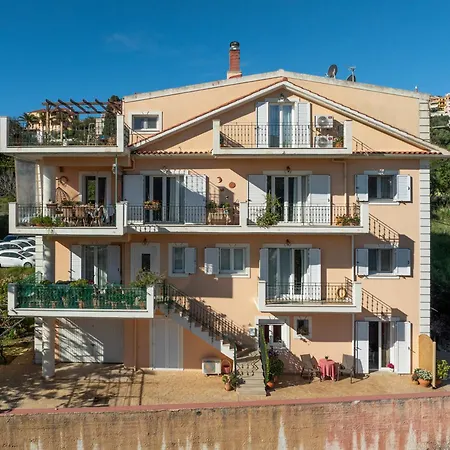 아파트 Nefeli Seaview 아르고스톨리온